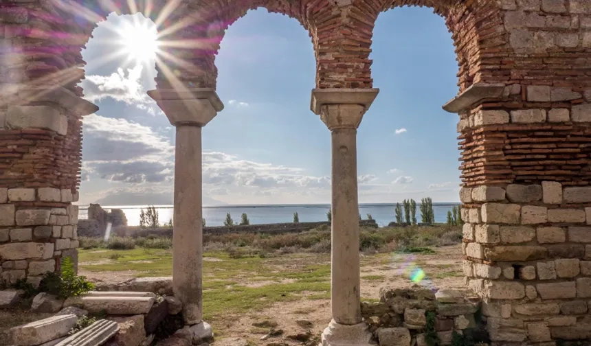 Enez Kalesi'ne 'bin liralık' ihmal!