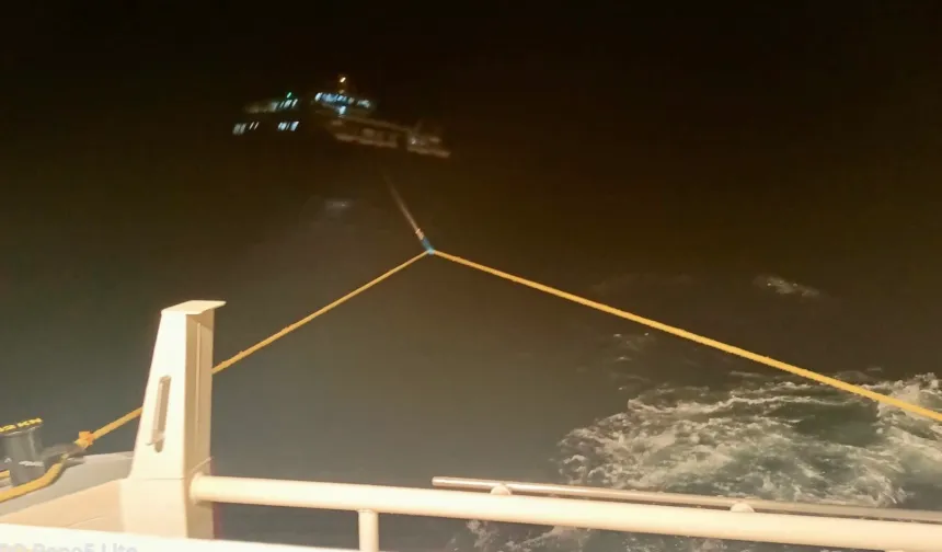 Fethiye açıklarında arızalanan tekne kurtarıldı