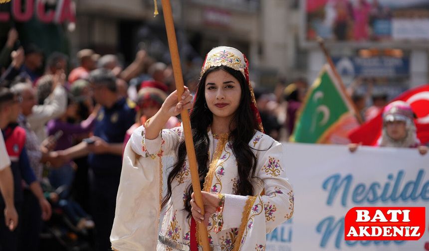 Kumluca Tarım ve Seracılık Festivali kapsamında Temsili Yörük Göçü yapıldı
