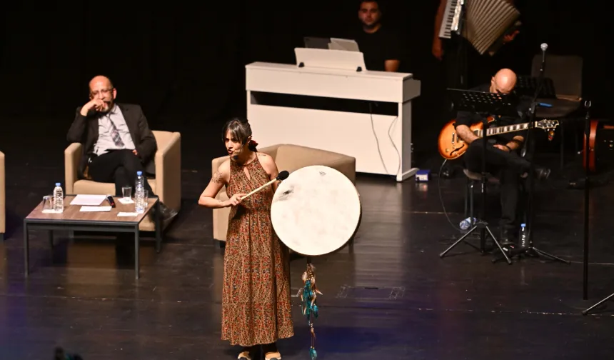 Muratpaşa'da şiir ve müzik dolu gece