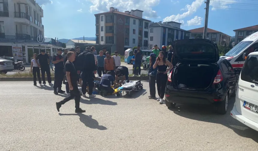 Düzce'de motosiklet ile otomobil çarpıştı: 1 yaralı