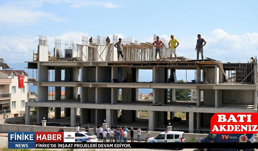 Finike’de İnşaat İşçileri Çatıya Çıktı! Ücretlerini Alamayan İşçilerden Eylem