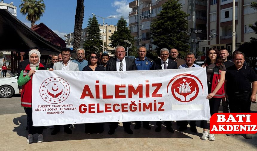 Kumluca’da Milli Aile Haftası İçin Farkındalık Yürüyüşü Düzenlendi