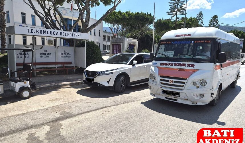 Kumluca’da Gülümseten Görüntü: ASAT Önü Adeta Dolmuş Durağına Döndü