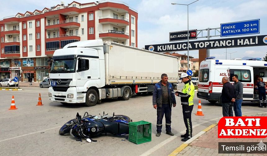 Kumluca Gödene Caddesi Hal Kavşağı'nda Trafik Kazası: 1 Yaralı