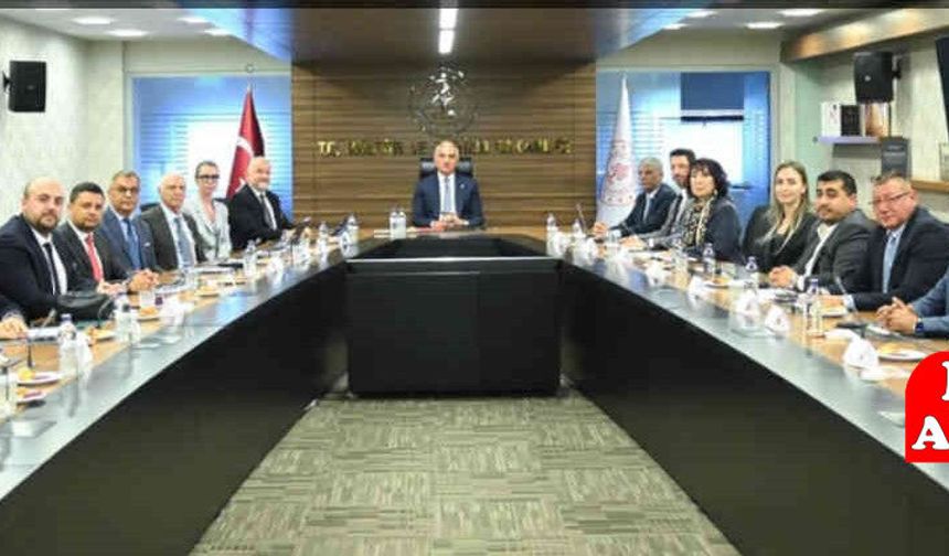 Turizmin Zirvesi Ankara'da Buluştu: AKTOB Yönetimi Bakan Ersoy'u Ziyaret Etti