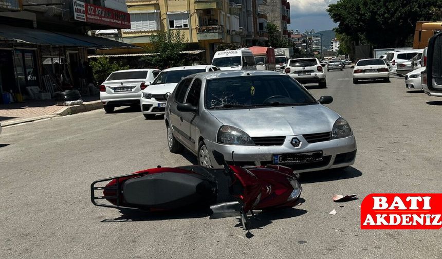 Kumluca'da Korkutan Kaza: Otomobil ile Motosiklet Çarpıştı!